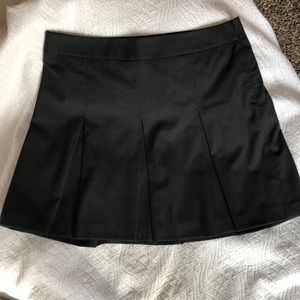 Black pleated skirt great condition side zipper